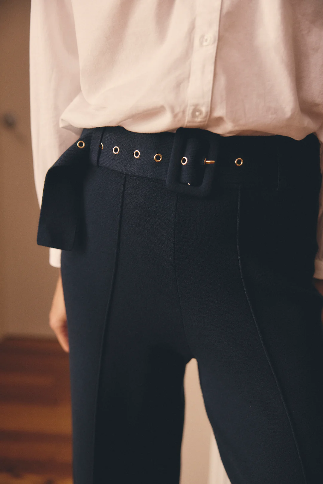 Hamilton Crepe Pant  In Navy - Image 2